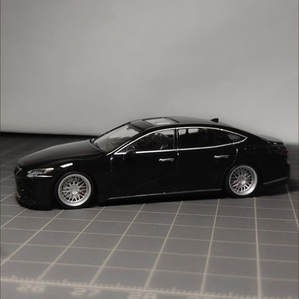 1/64 Bearing Wheels – 10.5 mm Twenty-Spoke Rims with Rubber Tires