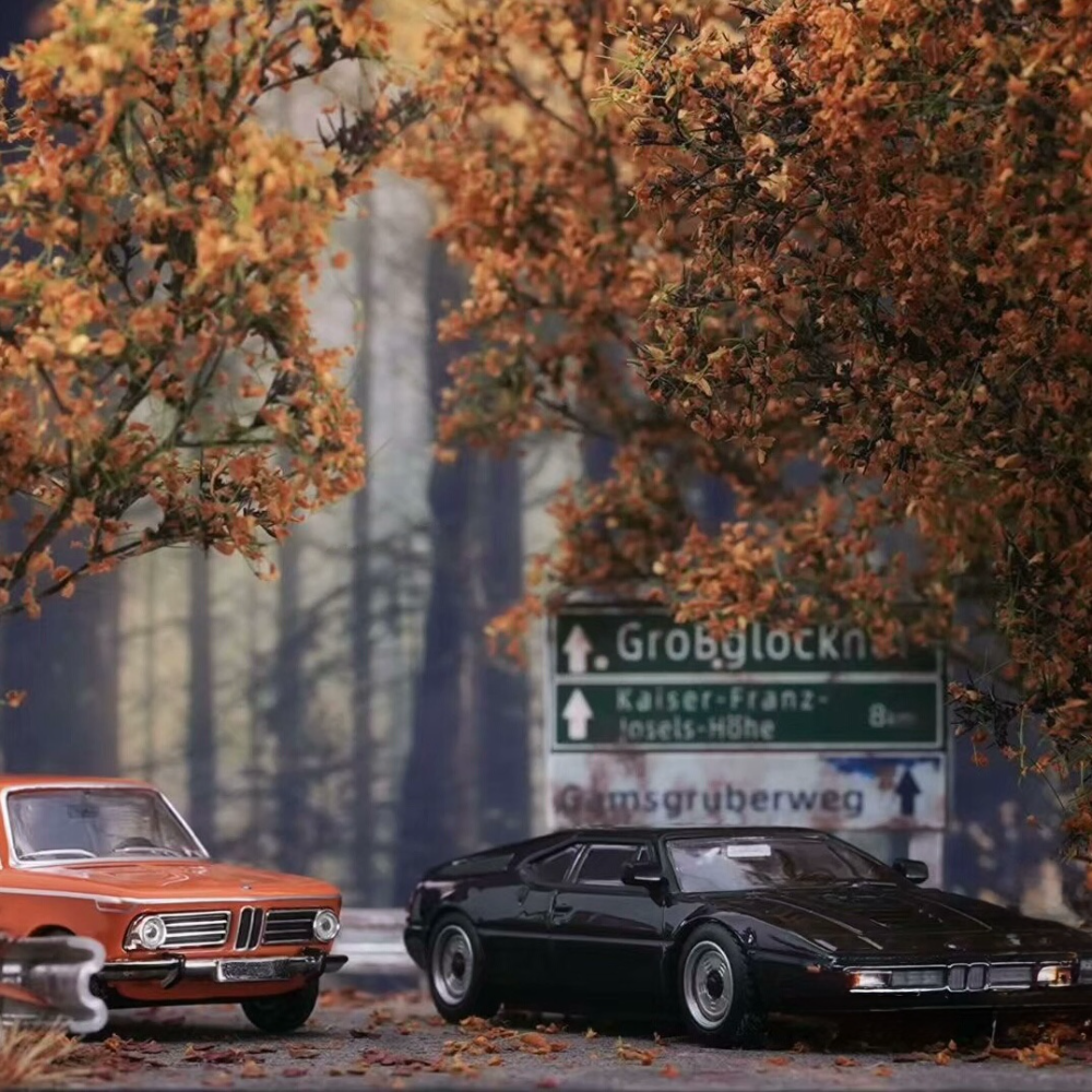1/64 Handmade Autumn Curve Road Diorama Main image